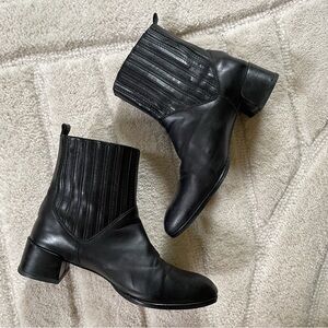 Stuart Weitzman Black Leather Heeled Chelsea Boots